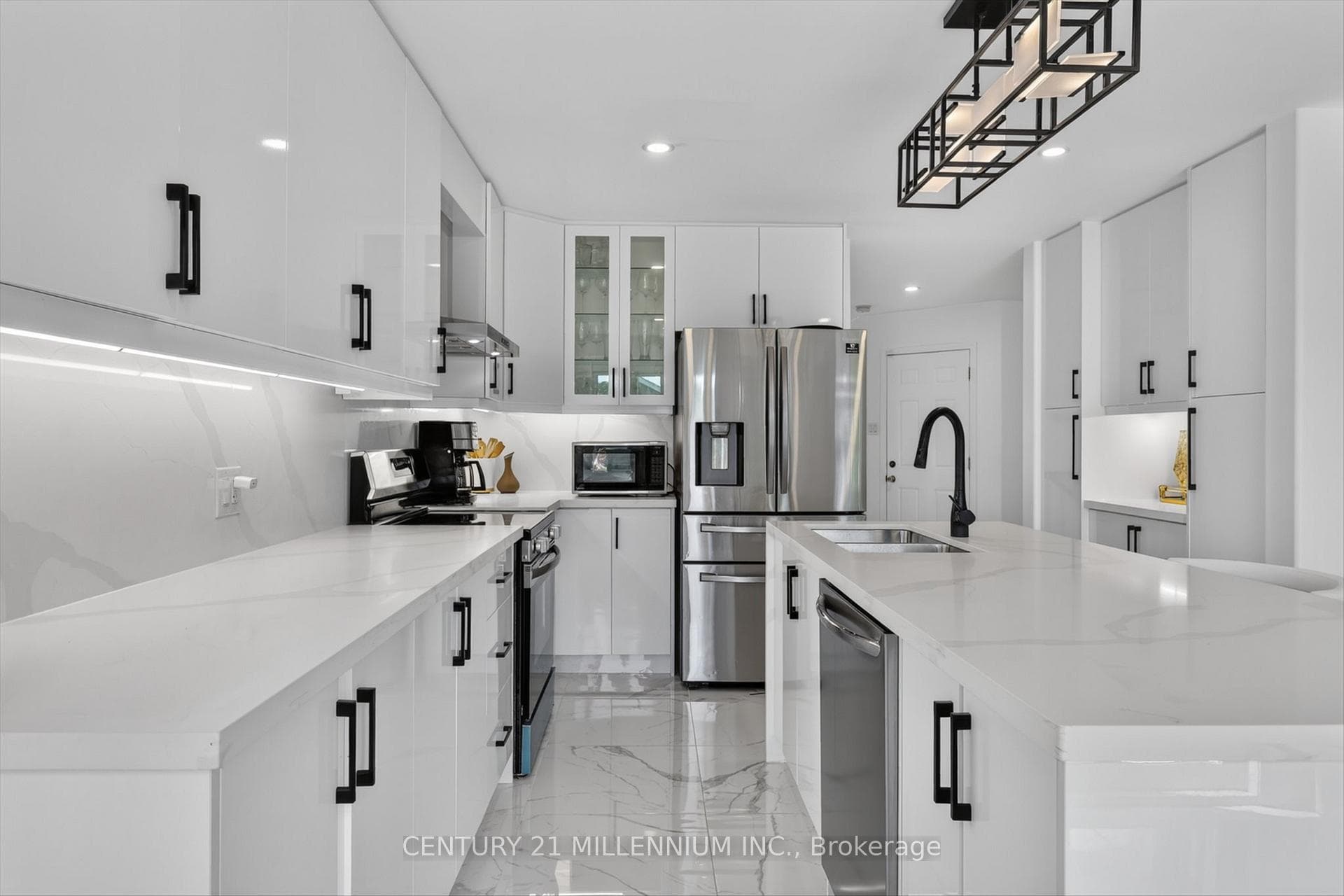 225 Lorne Court photo 11