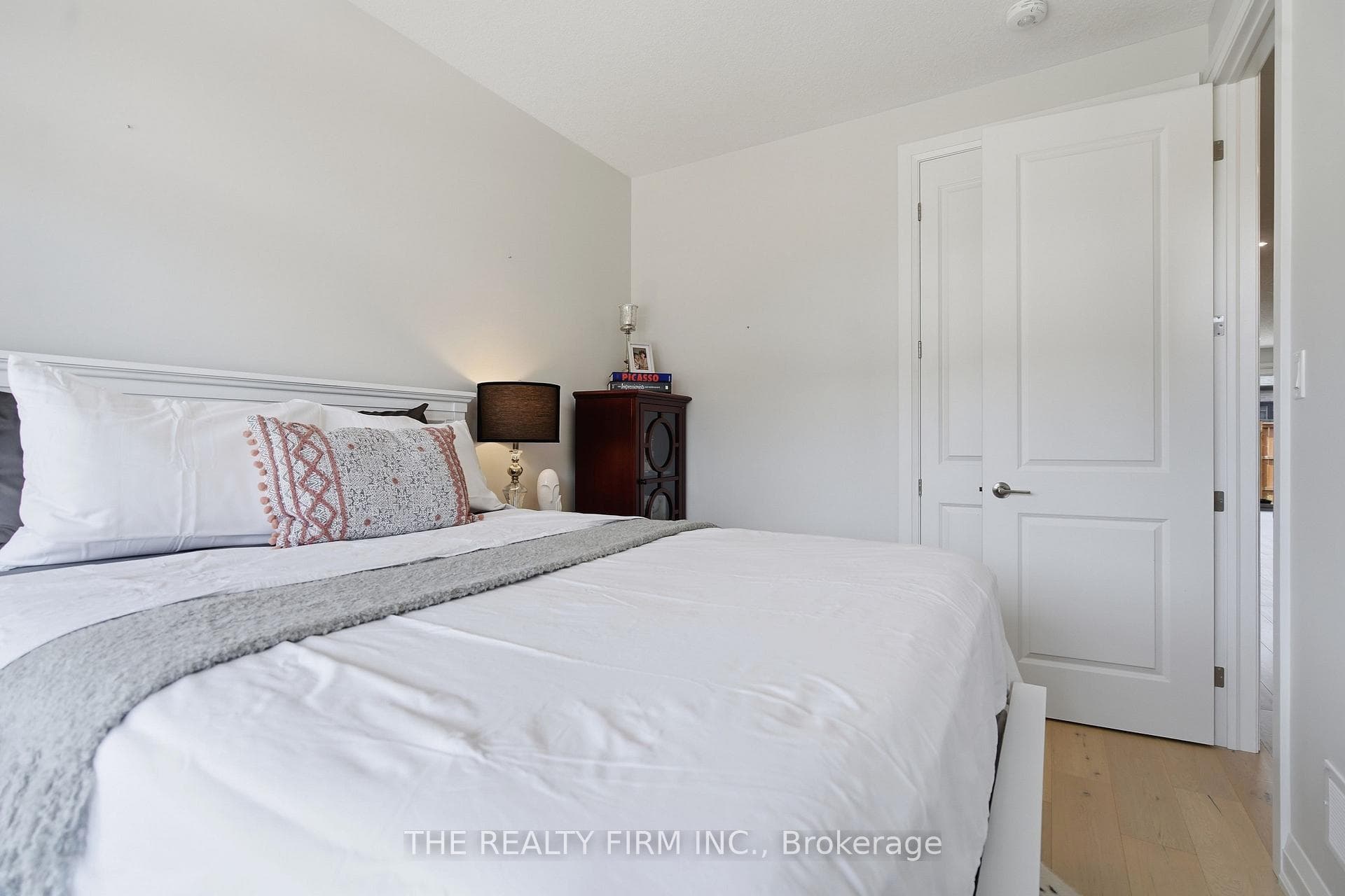 383 Daventry Way Unit 8 photo 9