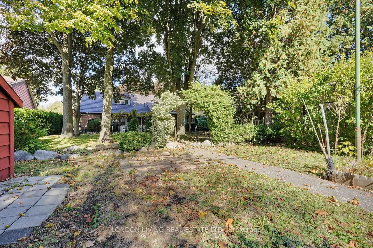 596 Kingsway Avenue photo 29