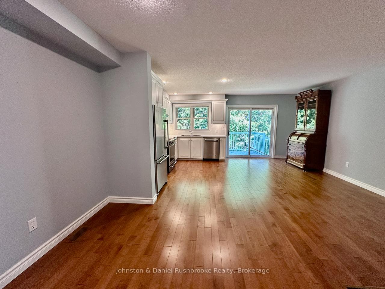 Open concept principal rooms