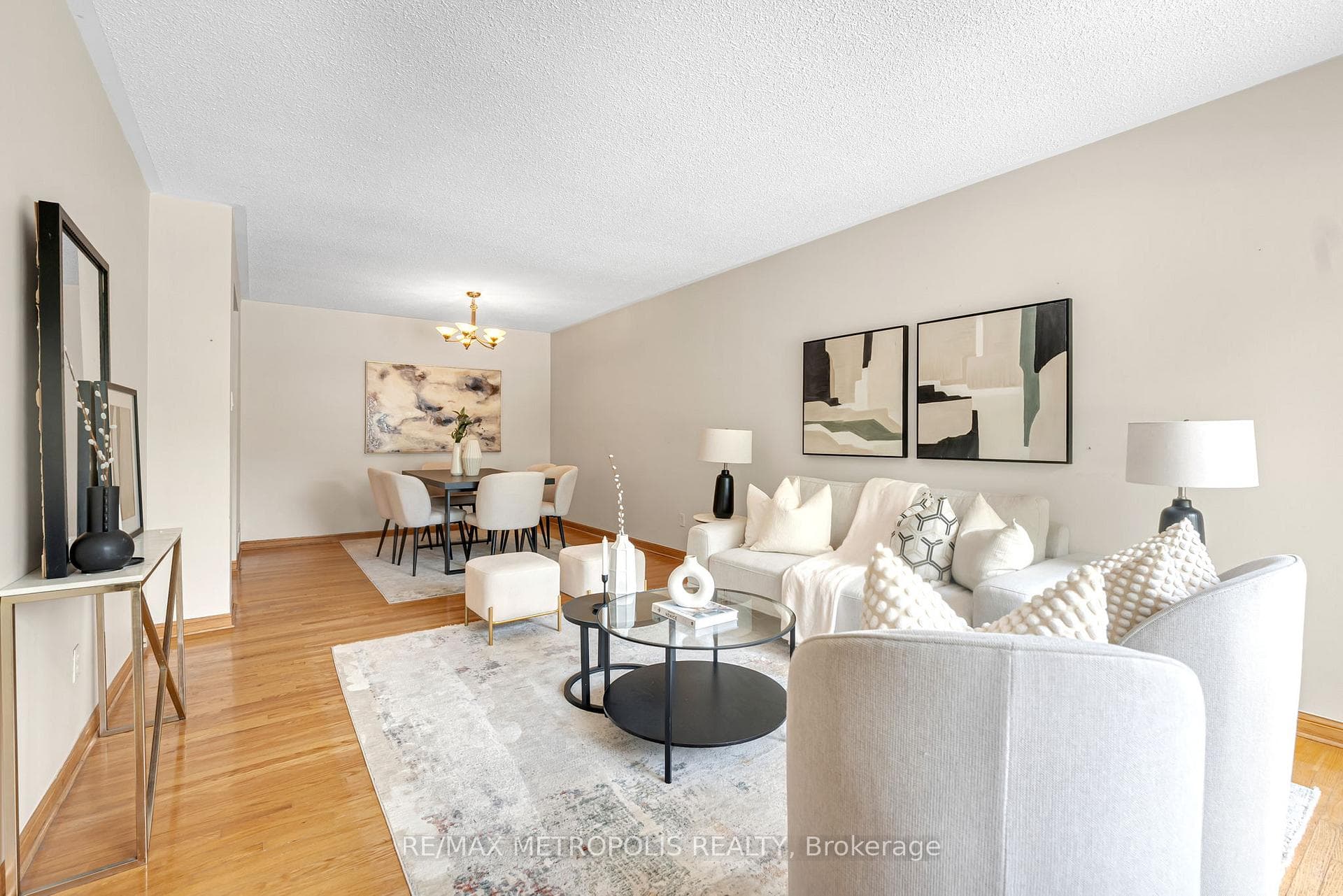 76 Harrington Crescent photo 2