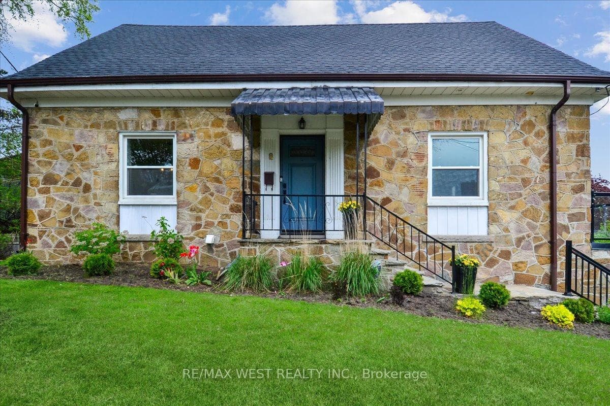 8 Macdonald Avenue photo 2