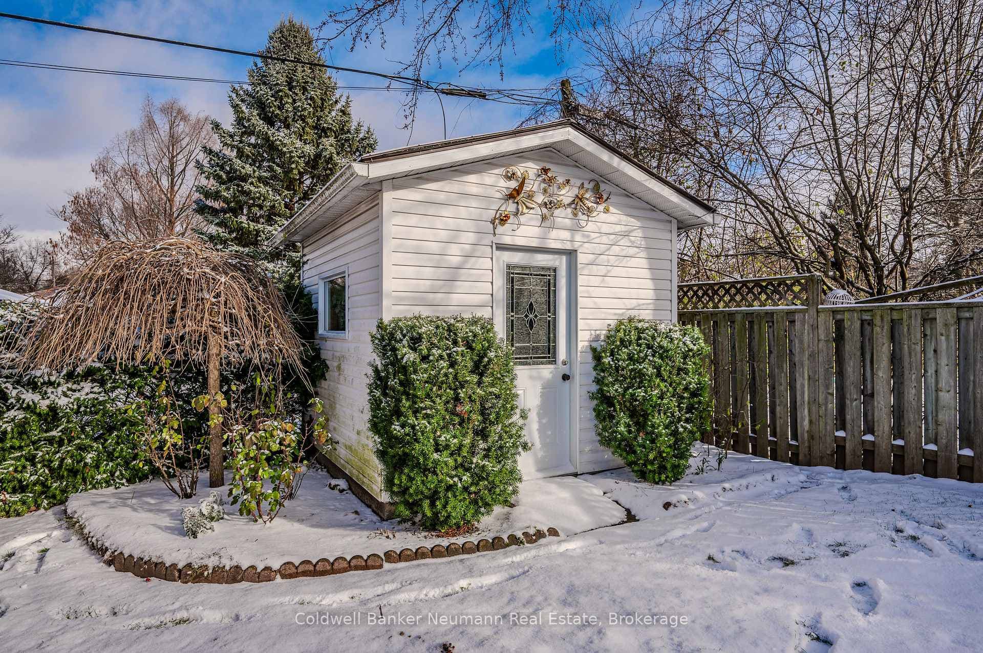 104 Dumbarton Street photo 32