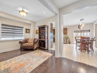 878 John Street photo 9