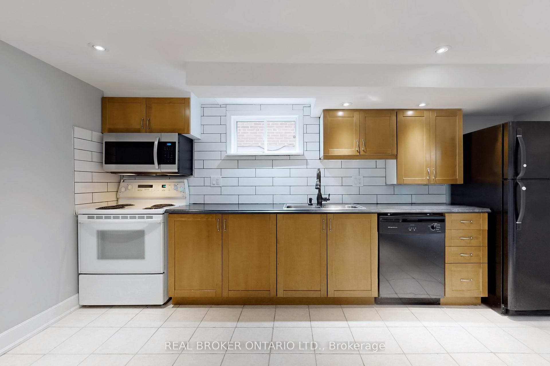 36 Vanguard Drive Unit Bsmt photo 4