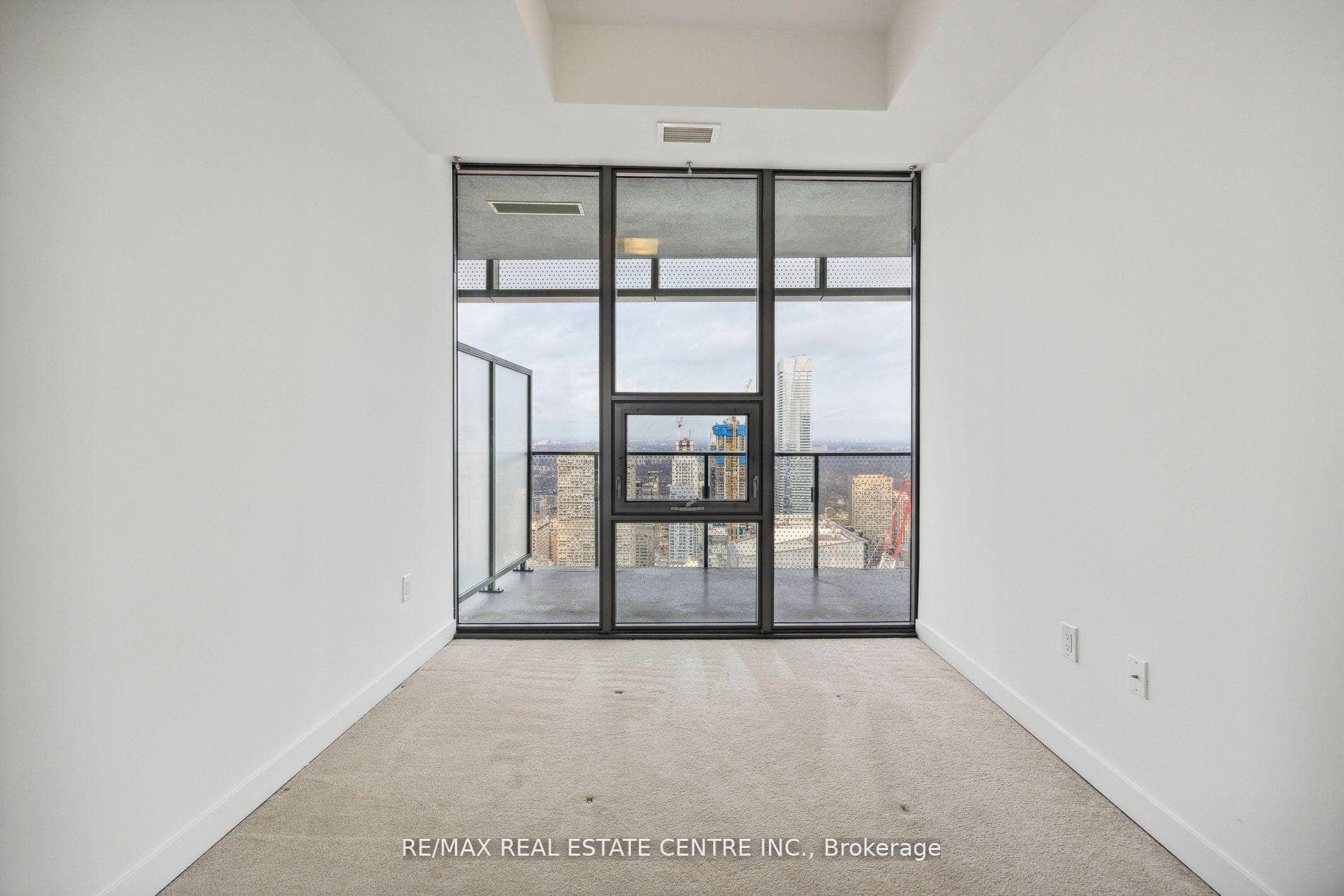11 Wellesley Street Unit 6009 photo 21