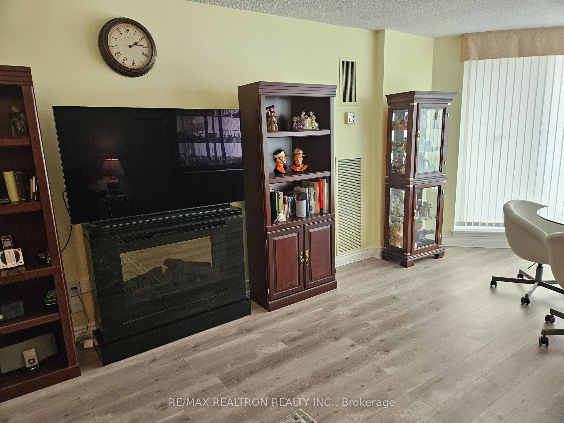 20 Dean Park Road Unit 817 photo 12