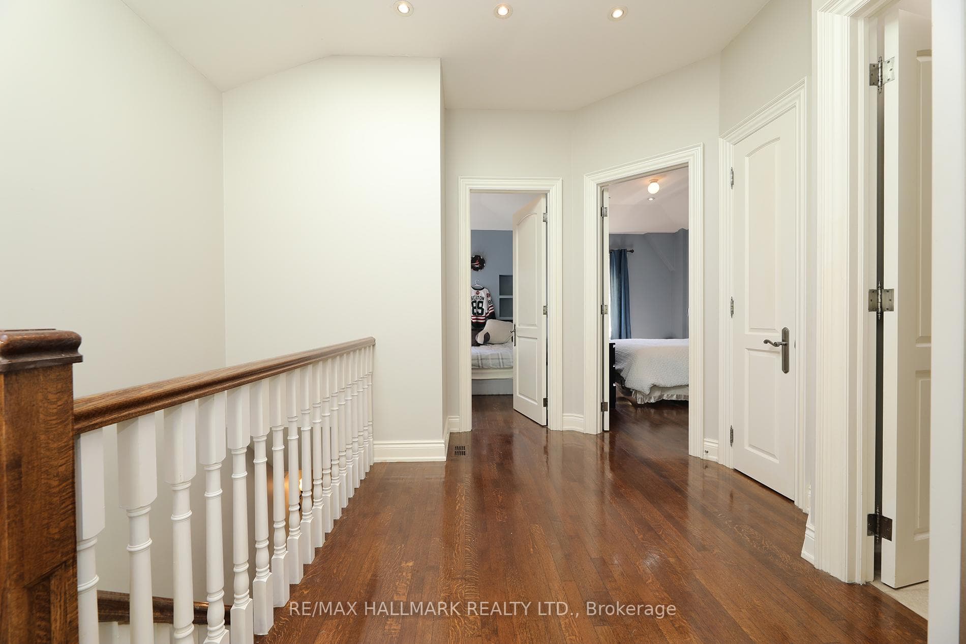 370 Douglas Avenue photo 23