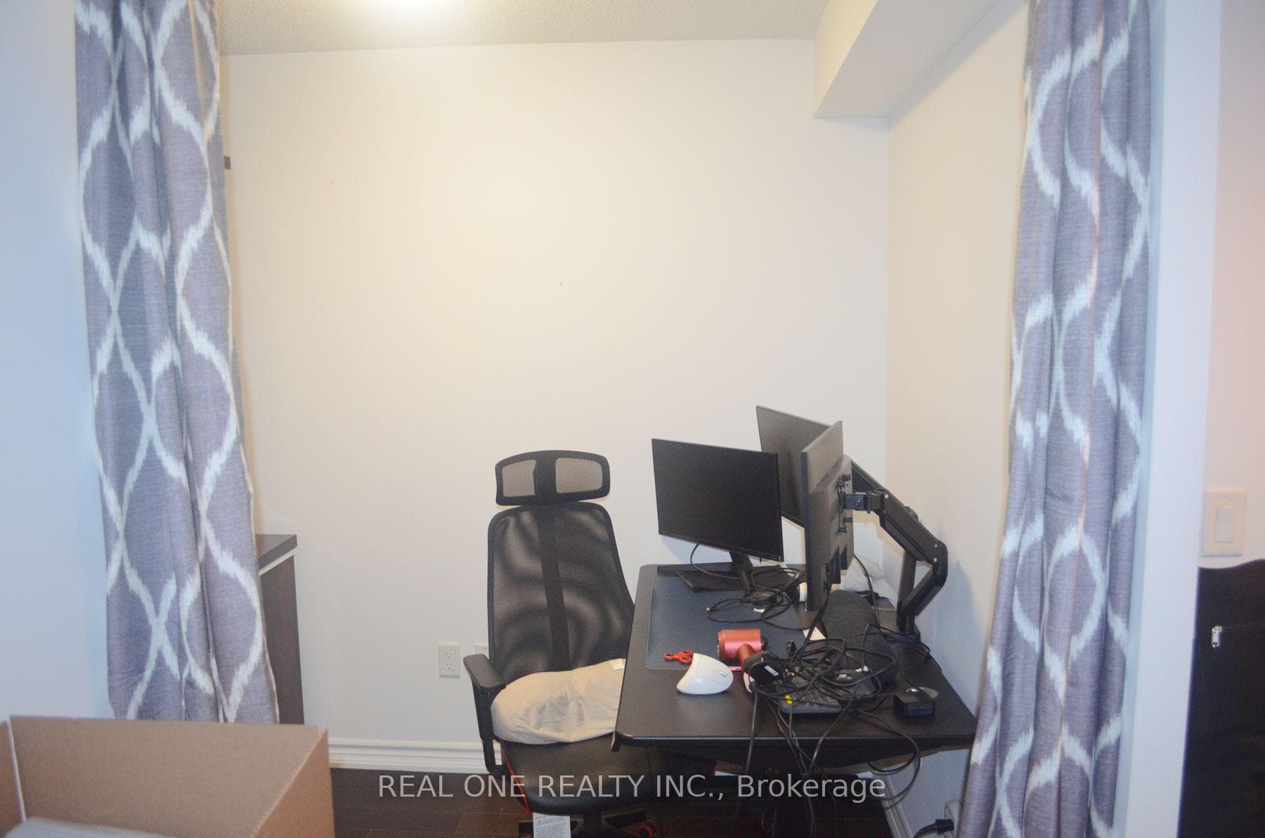 386 Yonge Street Unit 2002 photo 13