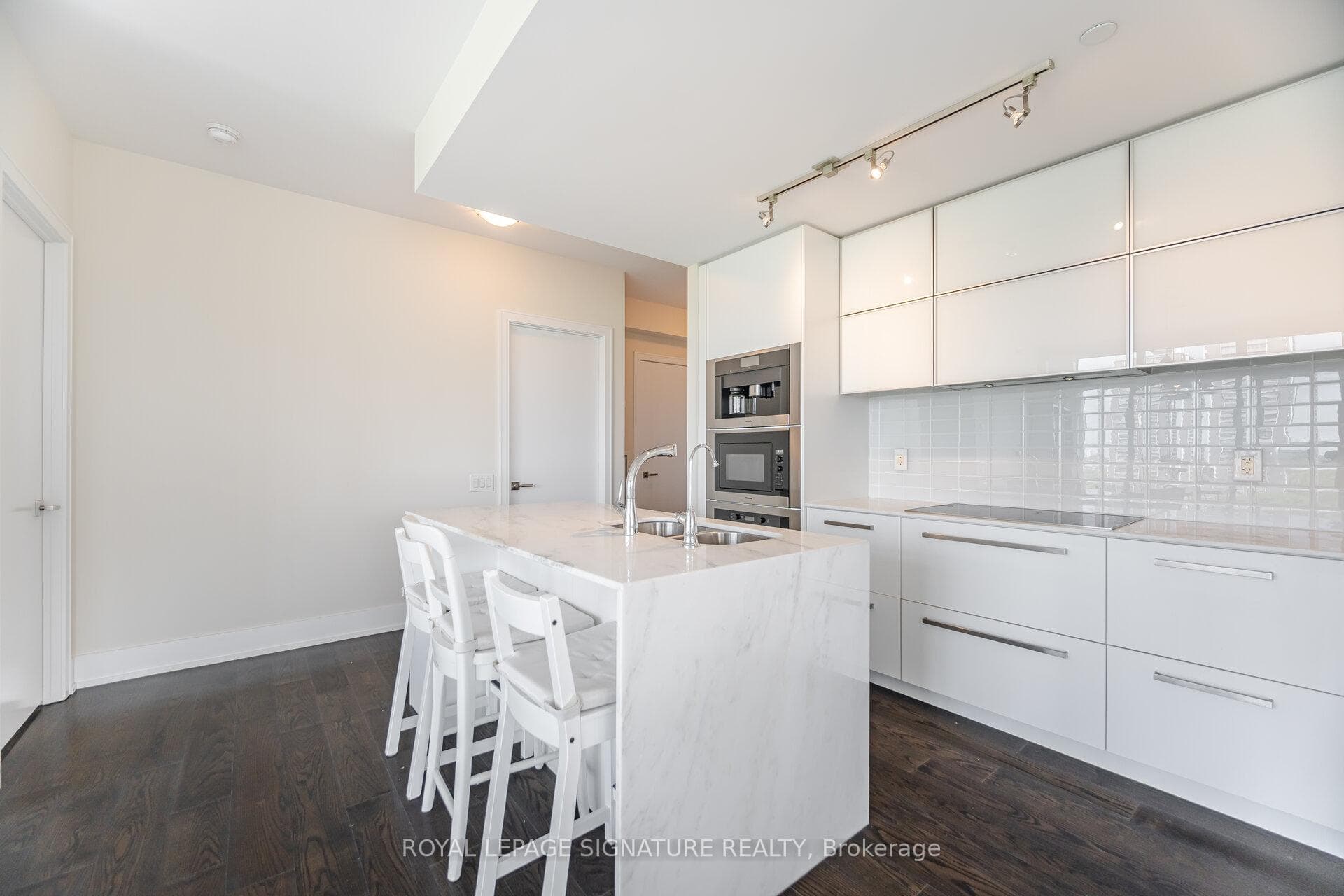 170 Avenue Road Unit 810 photo 10