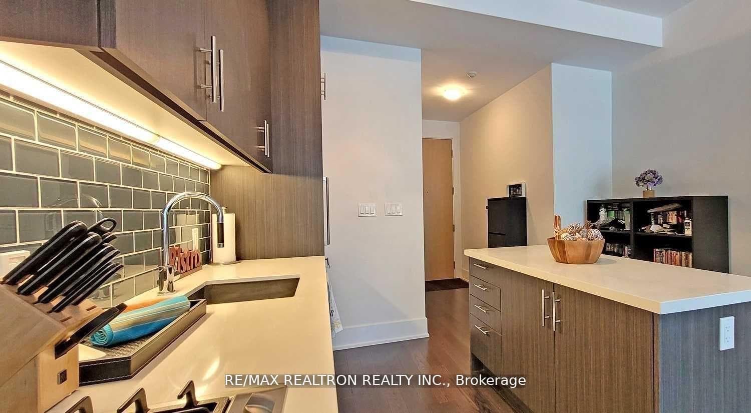 39 Queens Quay Unit 734 photo 10