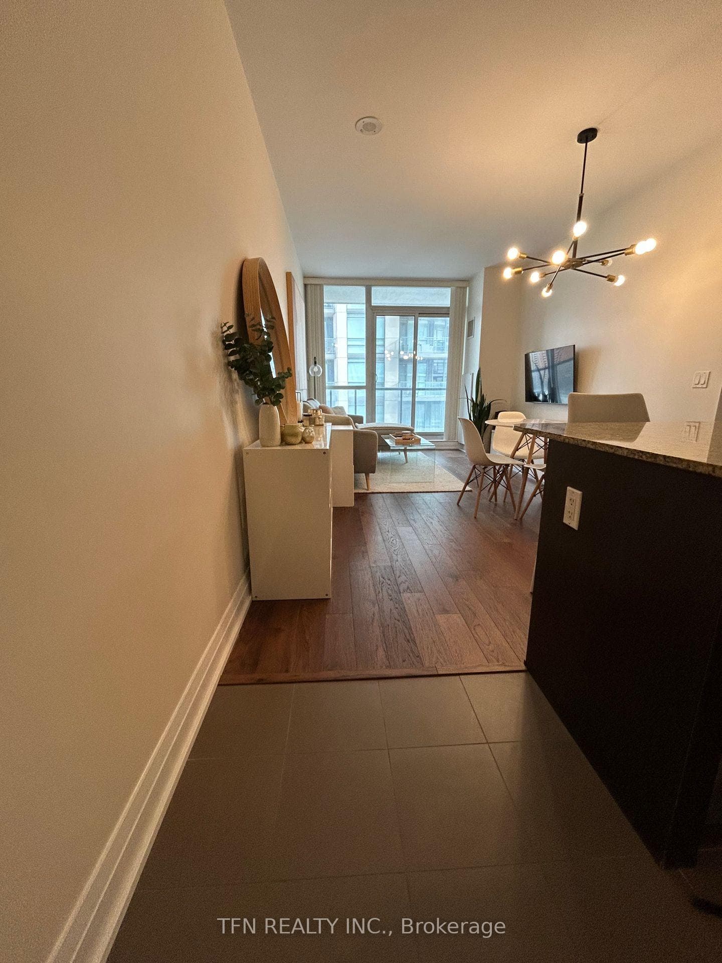 530 St Clair Avenue Unit 1605 photo 4