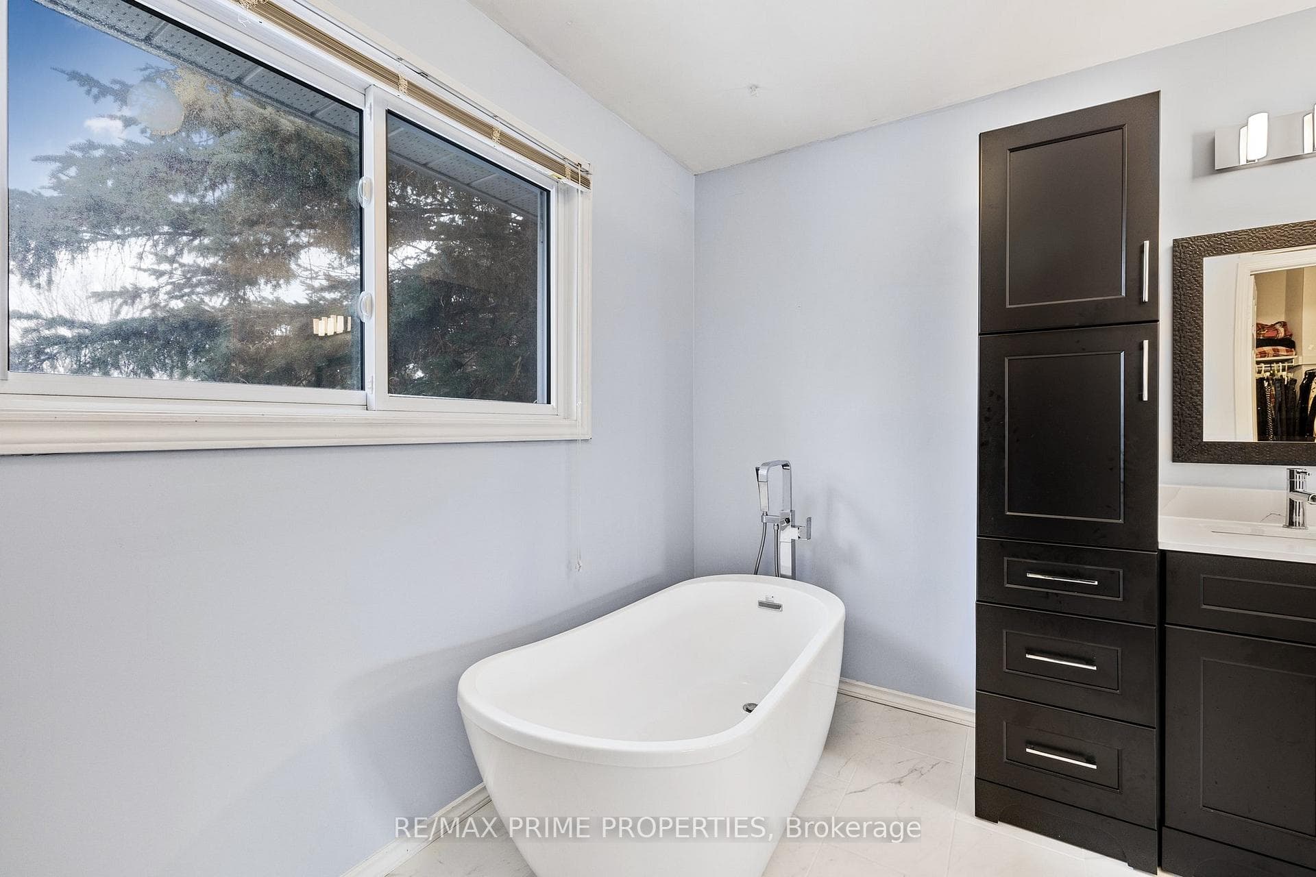 1630 Mount Albert Road photo 22