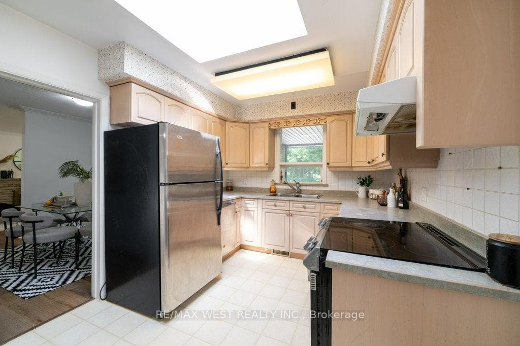 8 Farningham Crescent photo 9