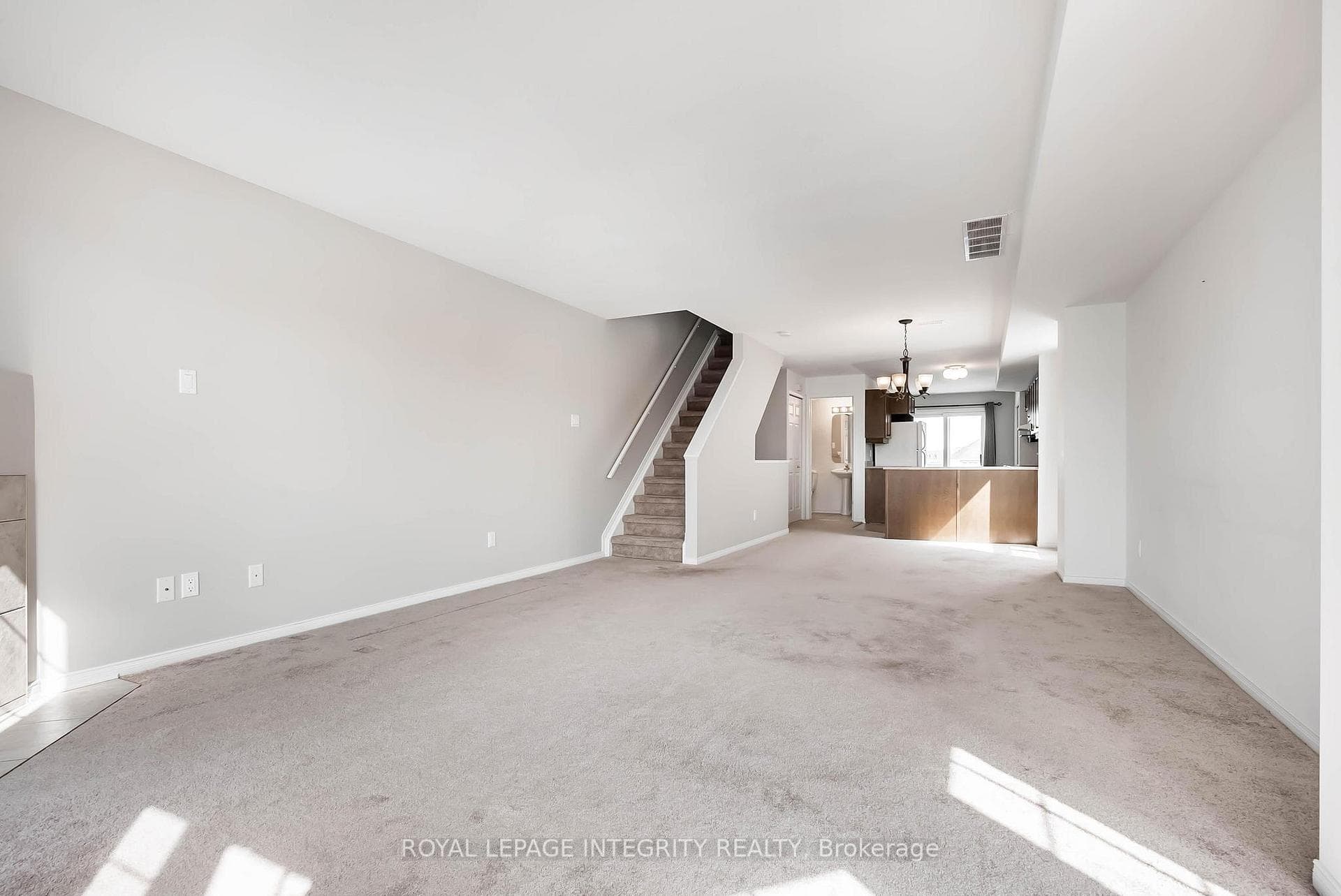888 LONGFIELDS Drive photo 13