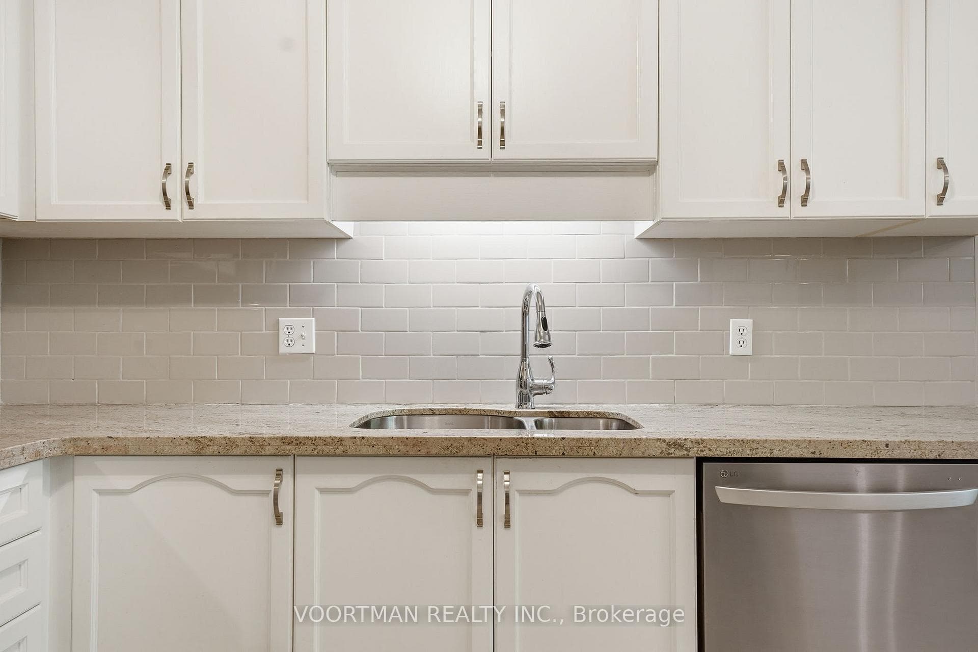 53 Greentrail Drive photo 8
