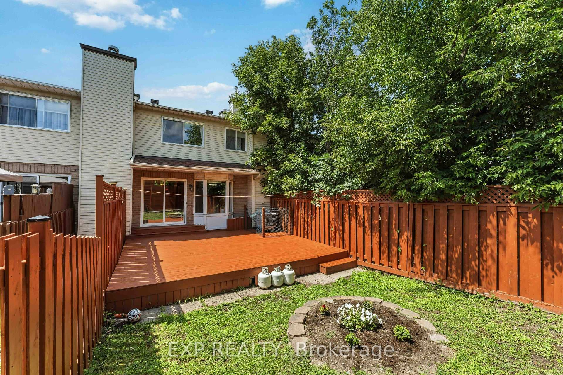86 Scarlet Court photo 25