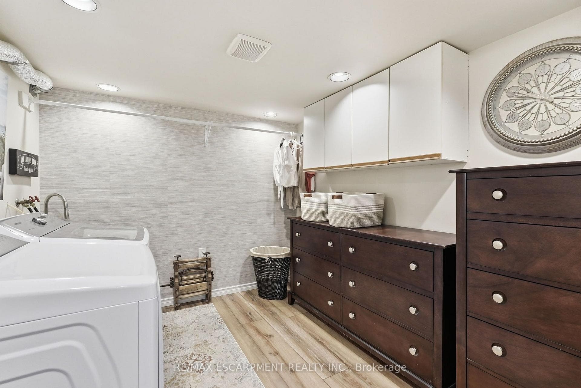 224 ATHENIA Drive photo 38