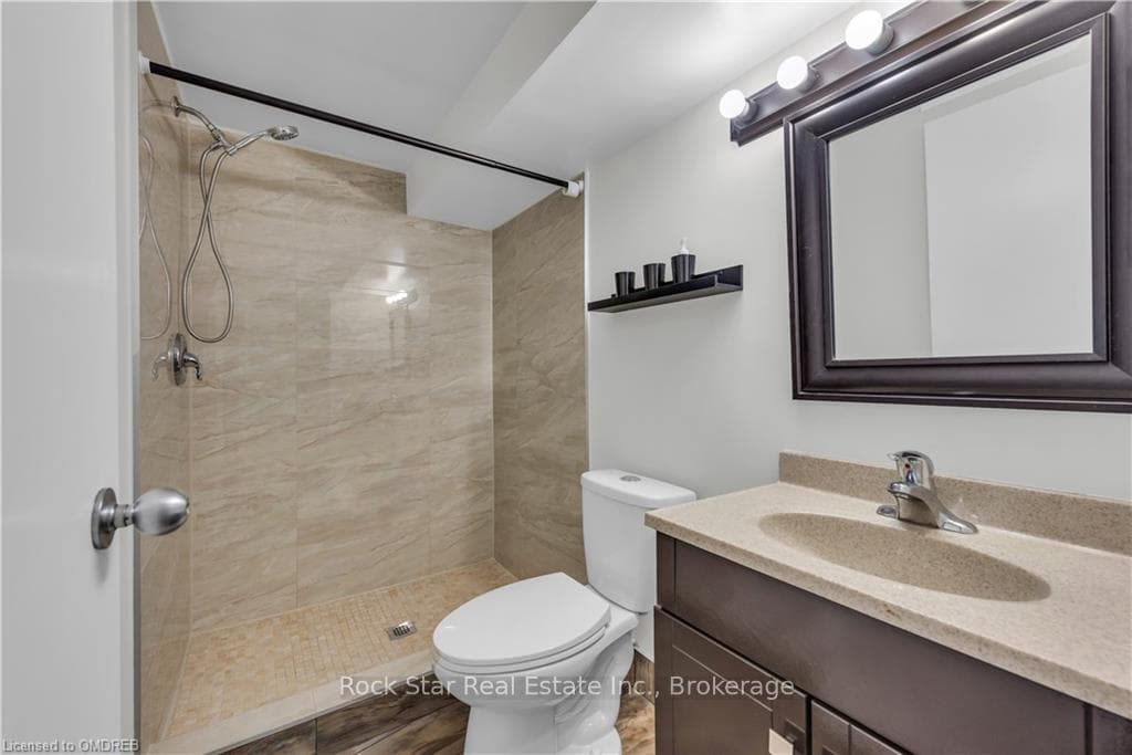 17 VICTOR Boulevard Unit B photo 16