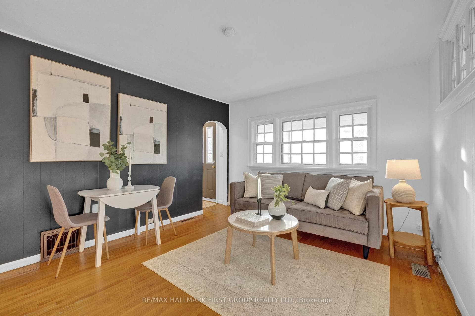 361 Leslie Street photo 1
