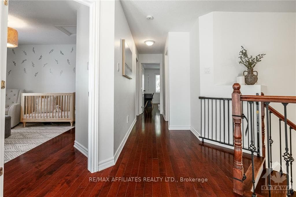 8 REDBRIDGE Crescent photo 17