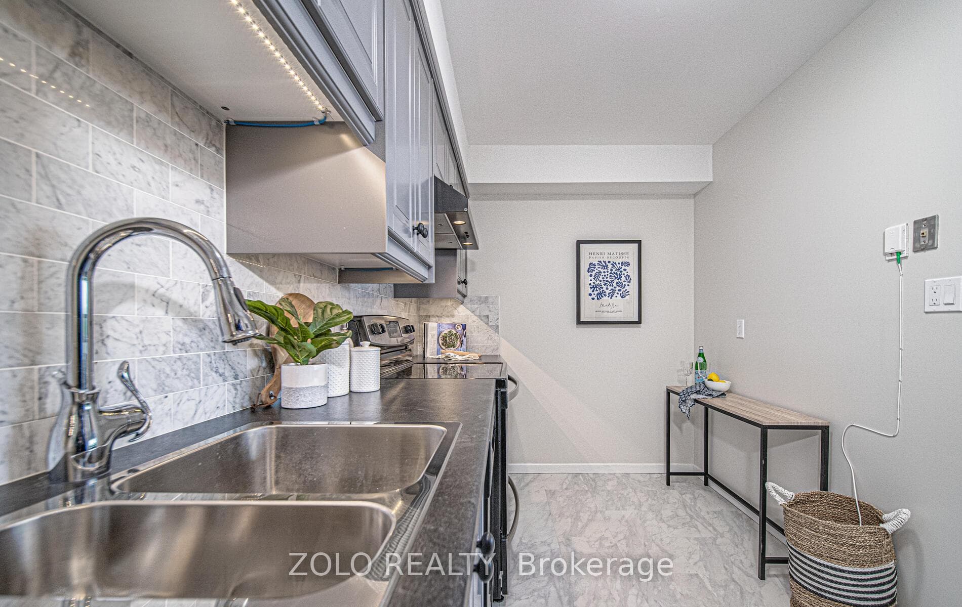 55 William St Unit #811