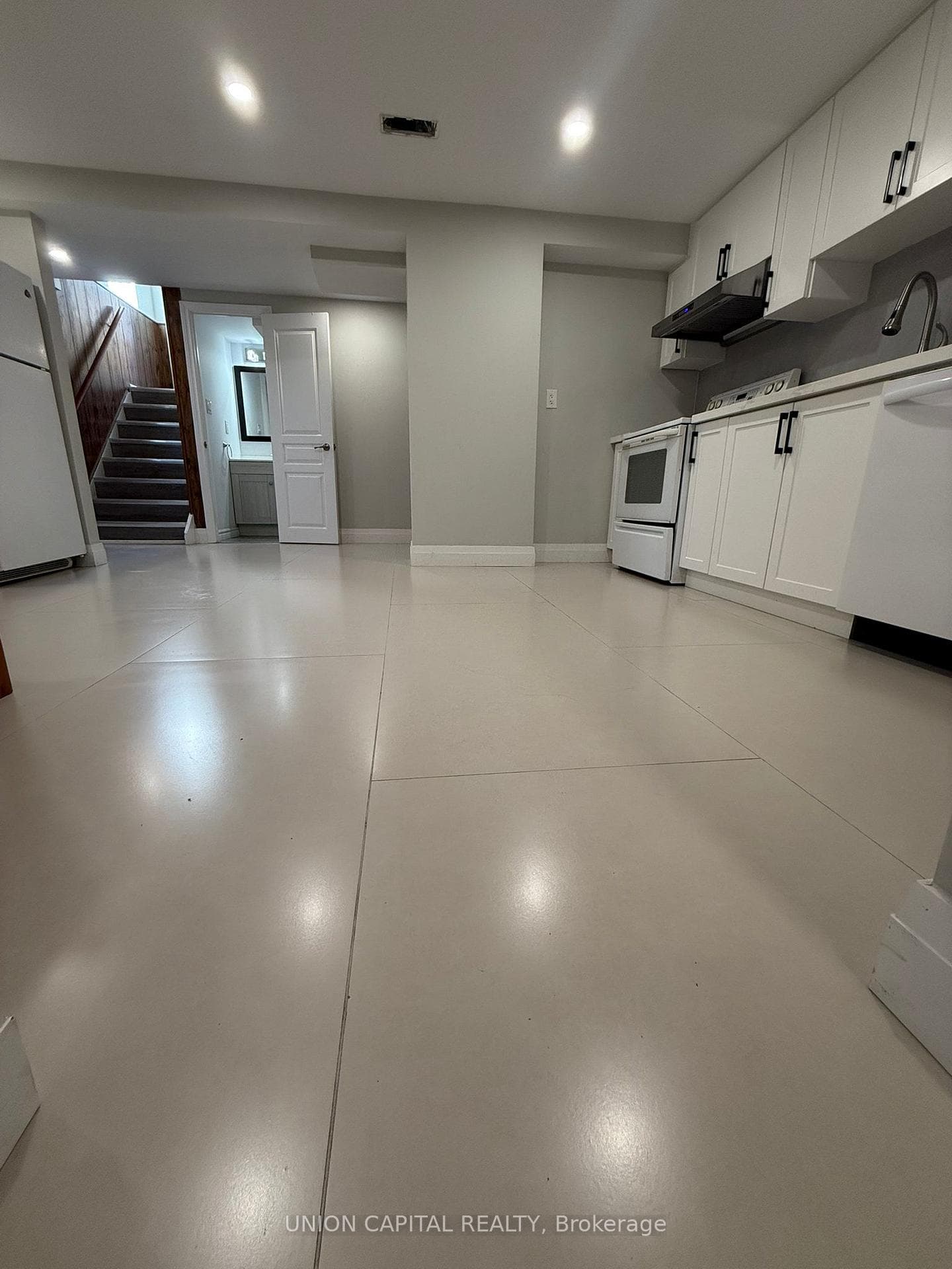11 Garden Park Avenue Unit Lower photo 5