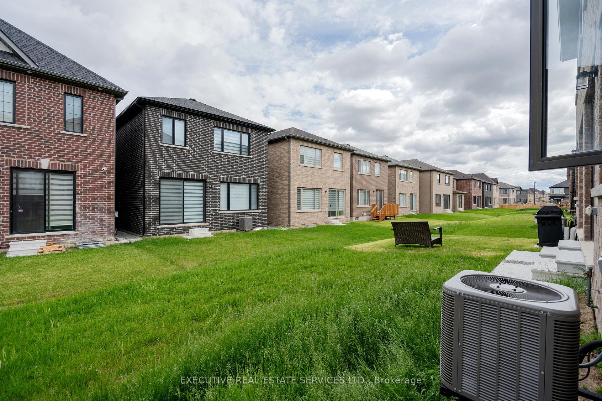 35 Moorhart Crescent photo 38