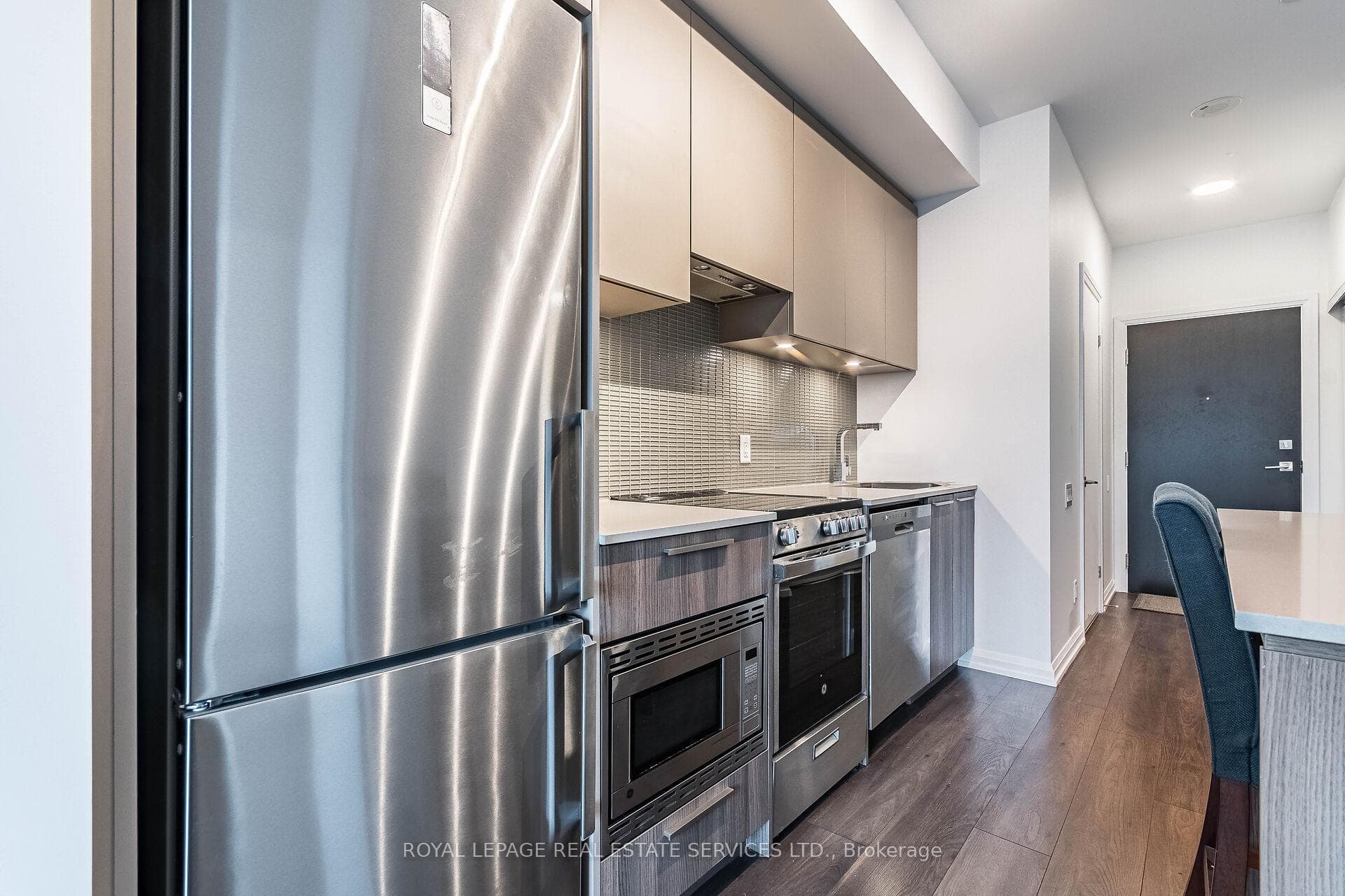 4208 Dundas Street Unit 505 photo 9