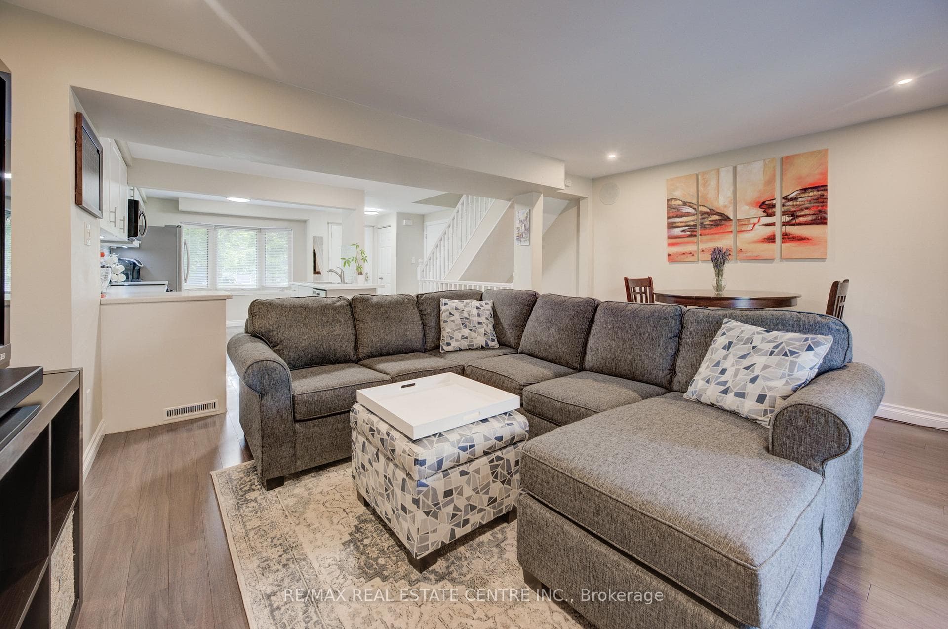 660 HILLVIEW Road photo 11