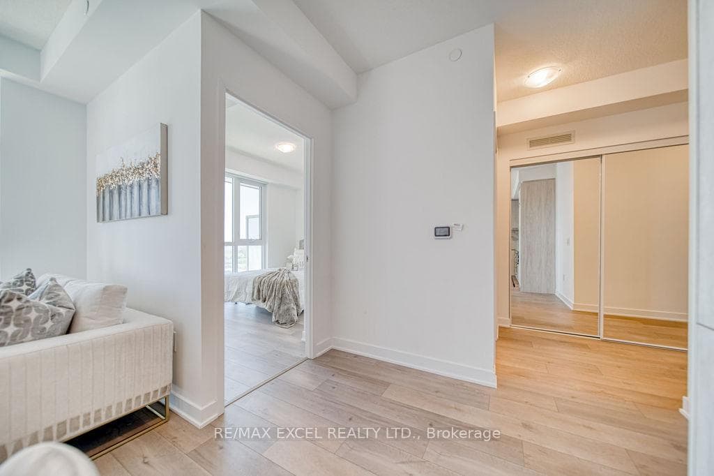 10 Honeycrisp Crescent Unit 1005 photo 15