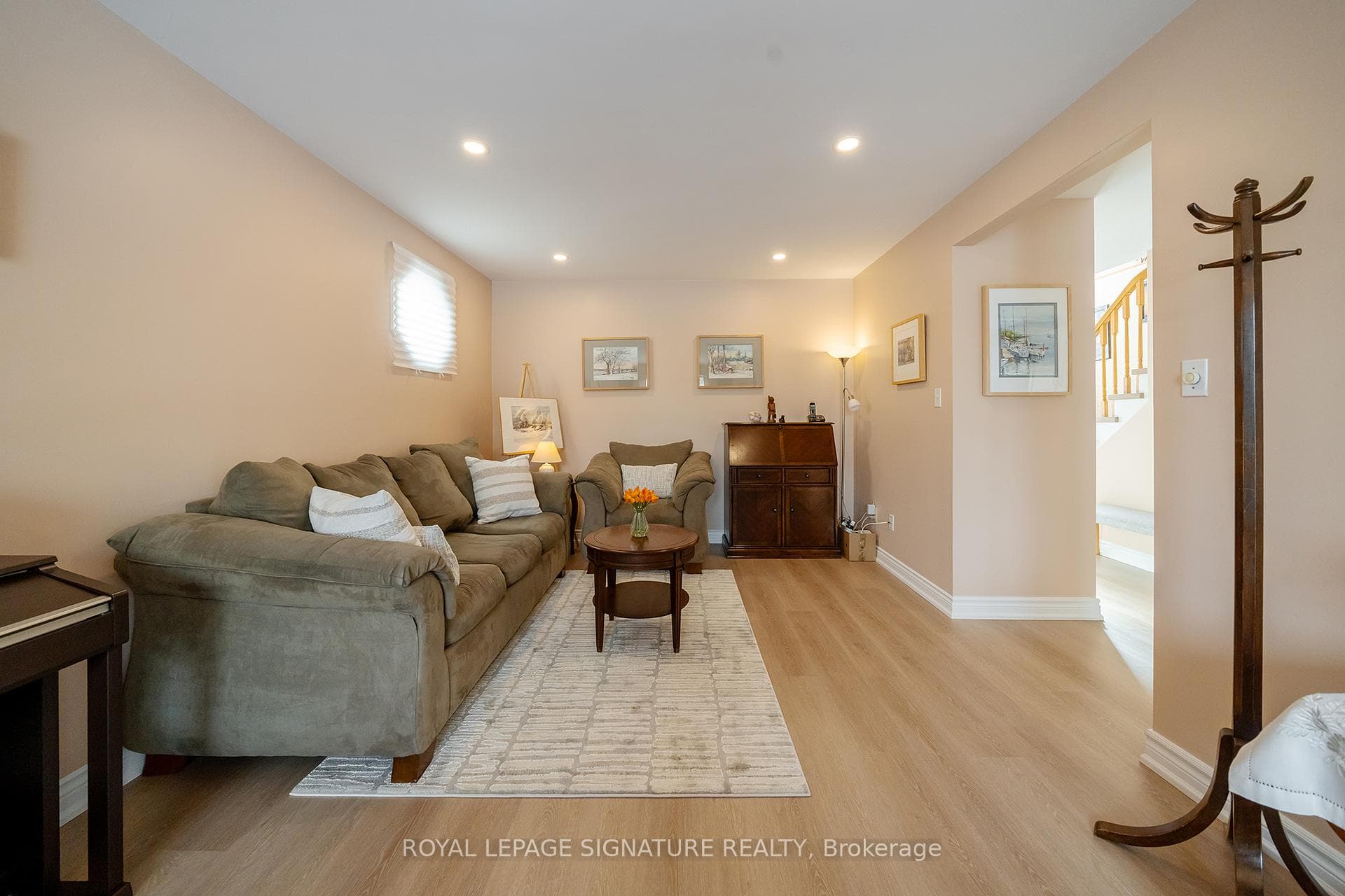 545 Drummerhill Crescent photo 3