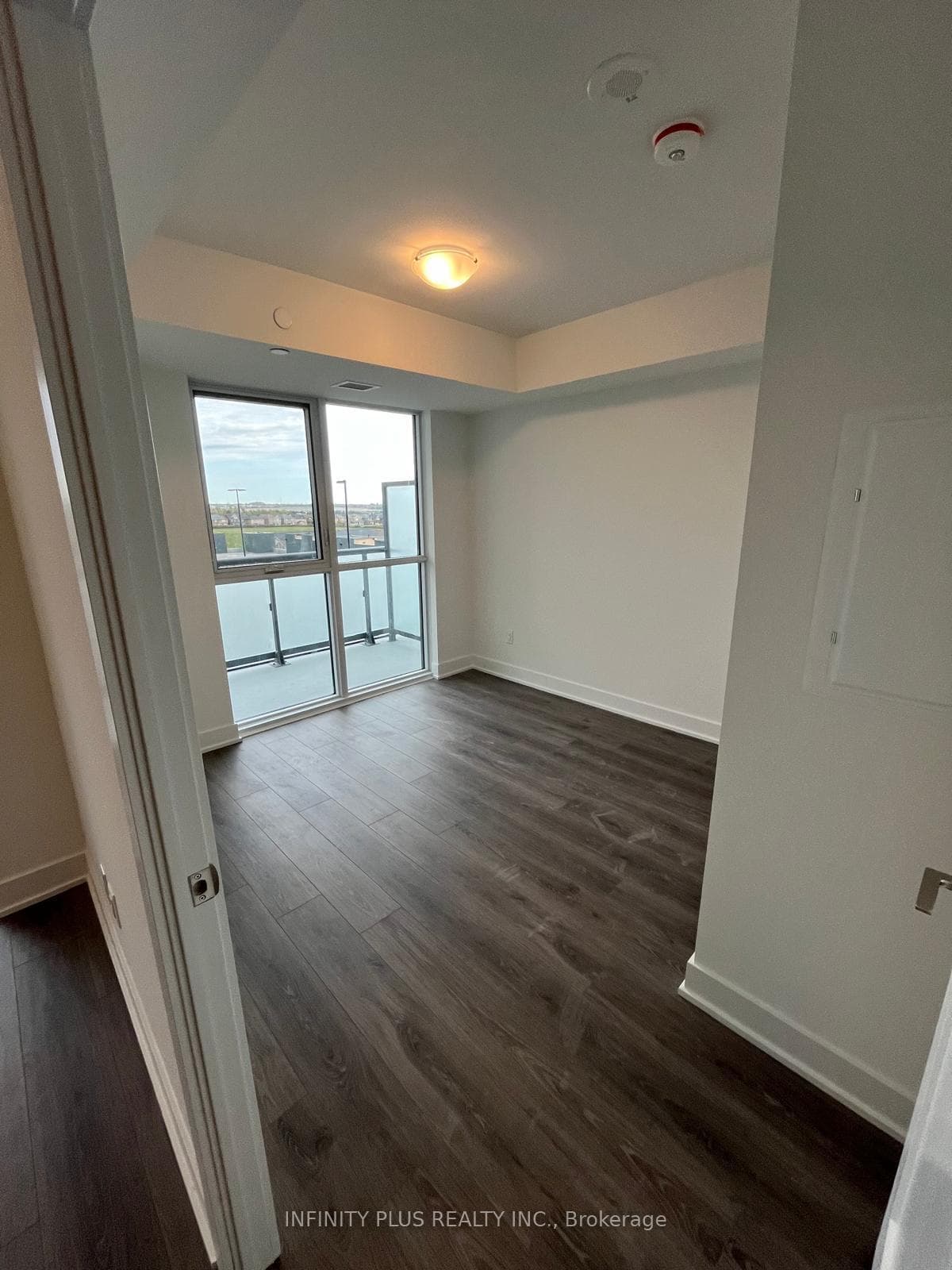 2545 Simcoe Street Unit 521 photo 5