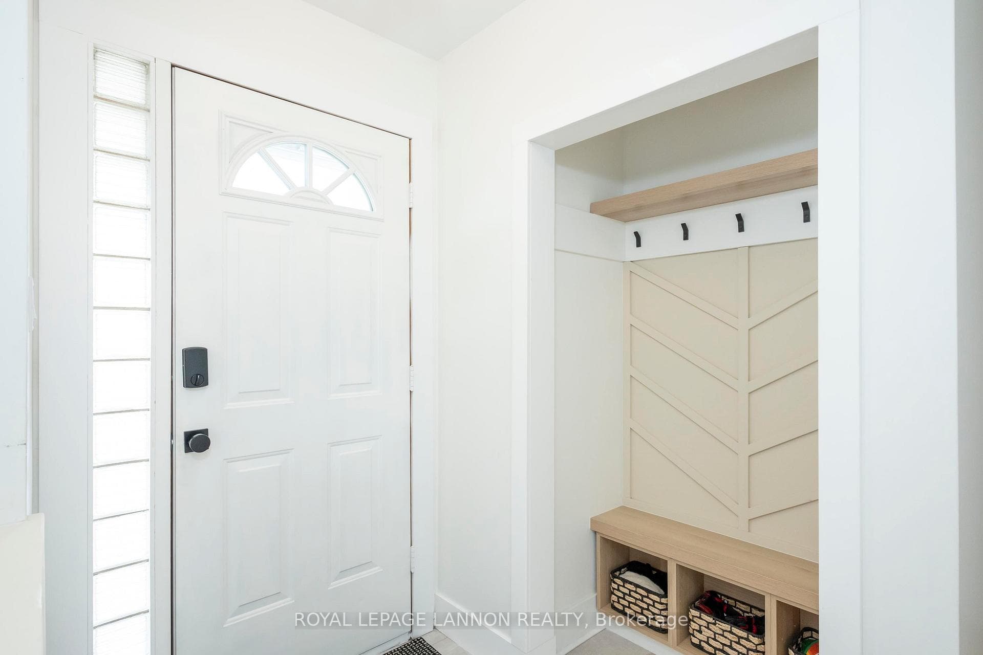 467 Heather Cres. photo 3