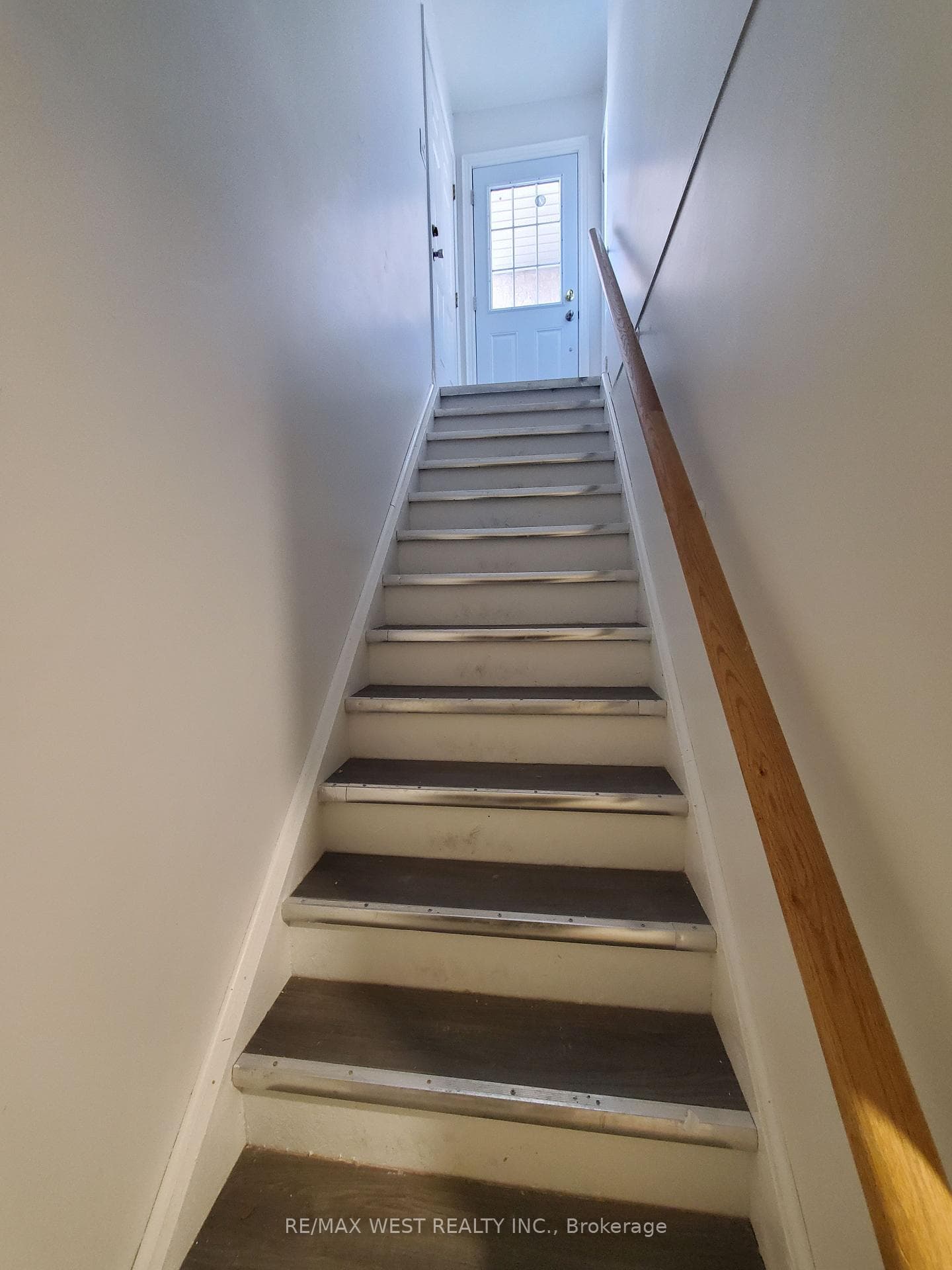 369 Georgian Drive Unit 1&2 photo 2