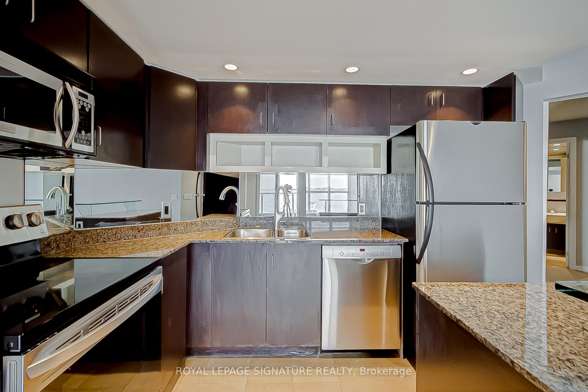 208 Queens Quay Unit 1011 photo 6