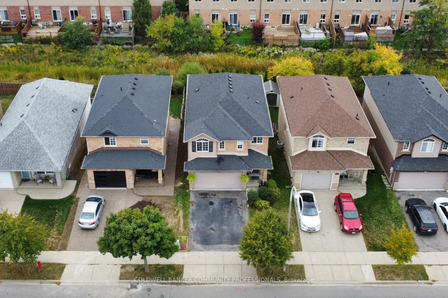 159 Thames Way photo 1
