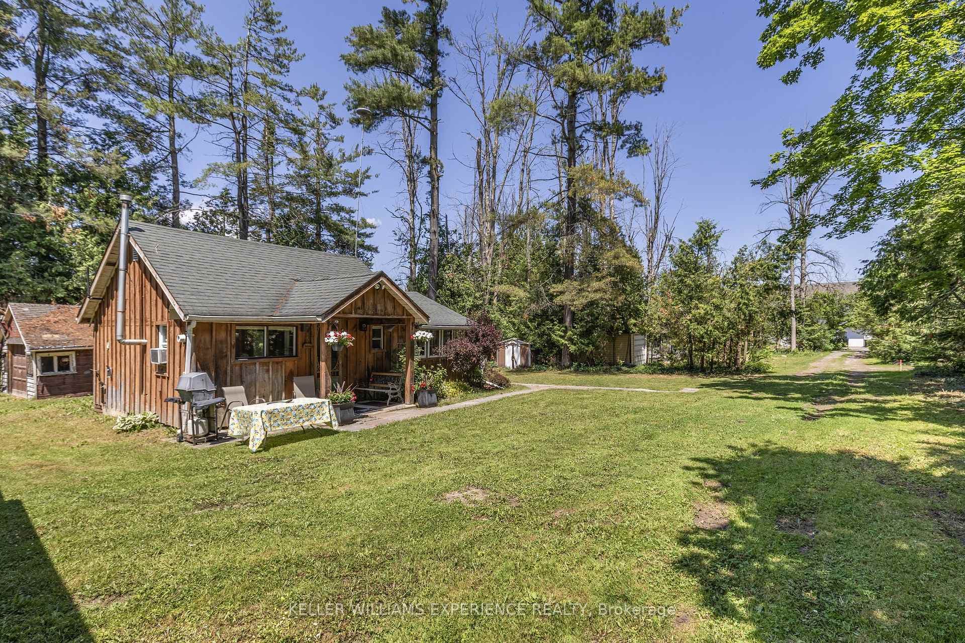 10 Simcoe Road photo 5