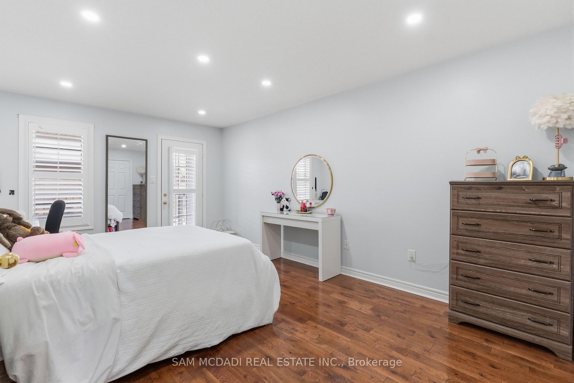 5604 Doctor Peddle Crescent photo 21