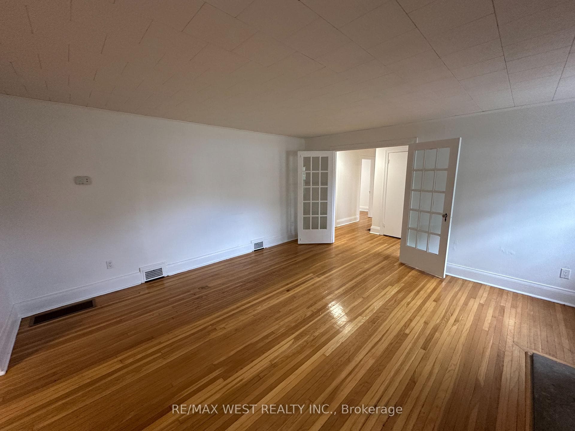 8186 Islington Avenue photo 5