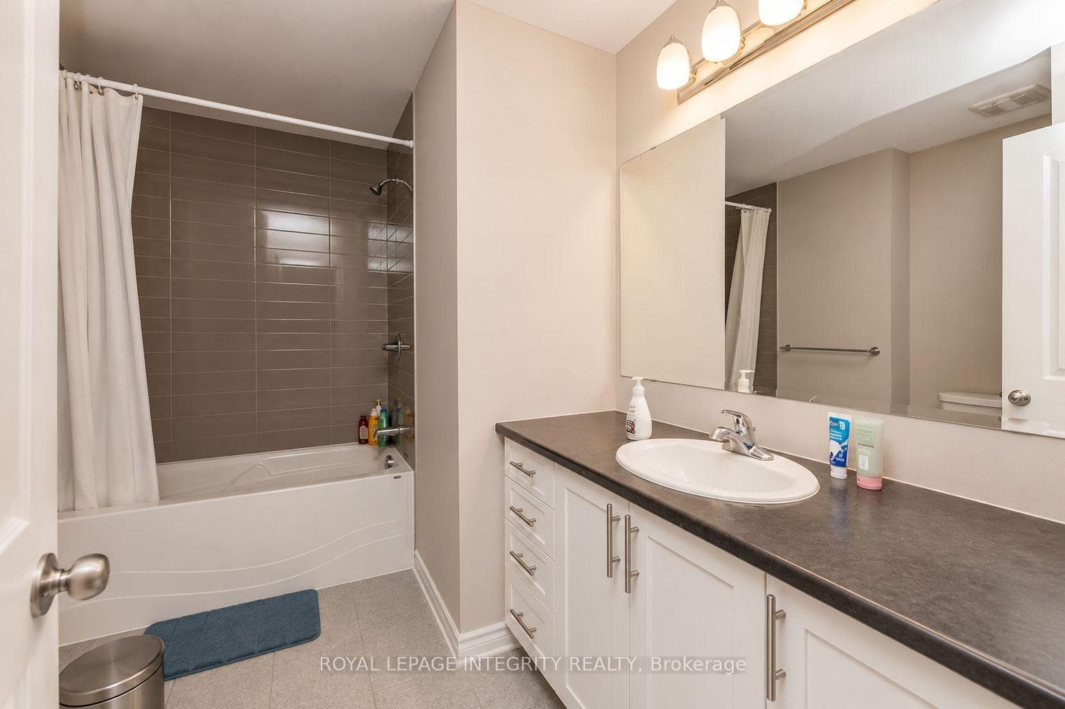 707 Samantha Eastop Avenue photo 21