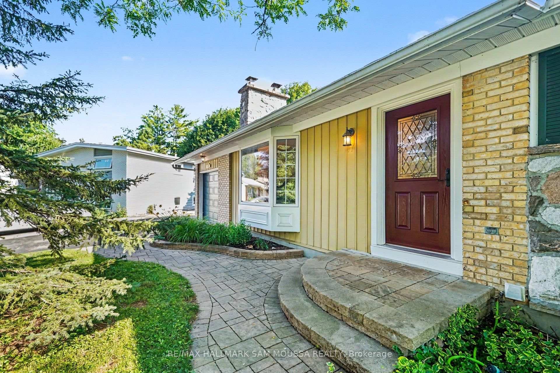 11 Springdale Crescent photo 5
