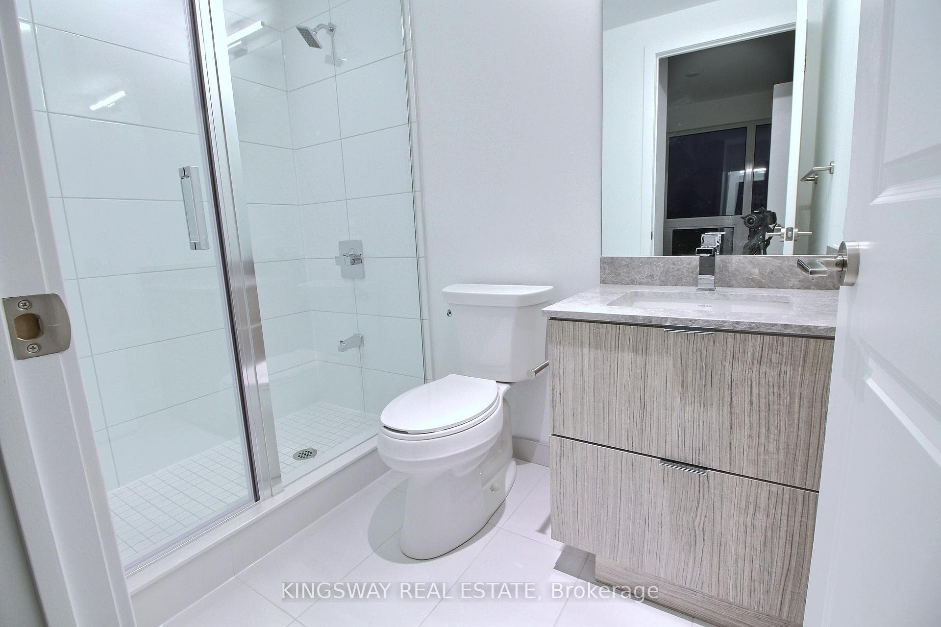 395 Bloor Street Unit 1605 photo 10