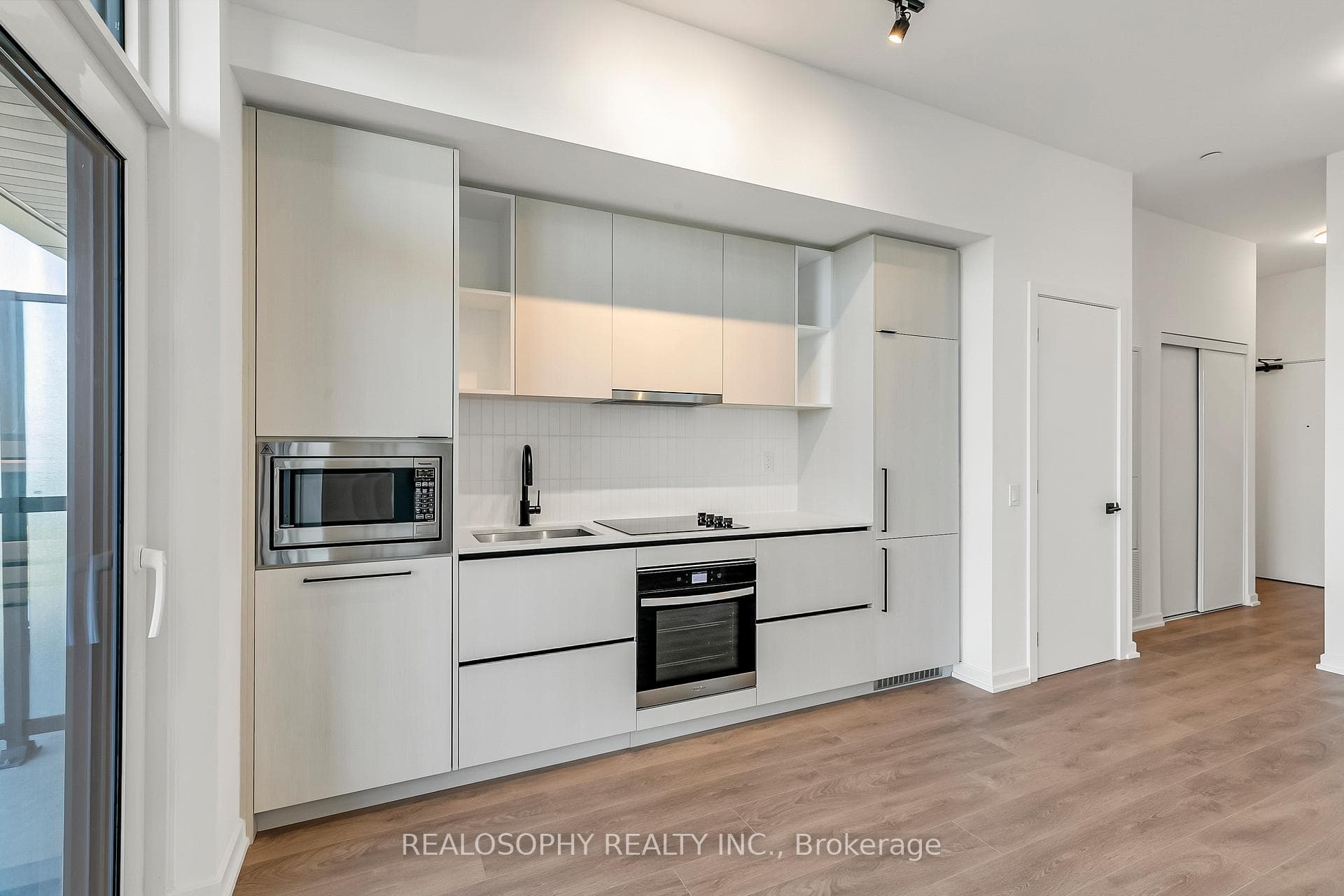 1285 Dupont Street Unit 706 photo 7