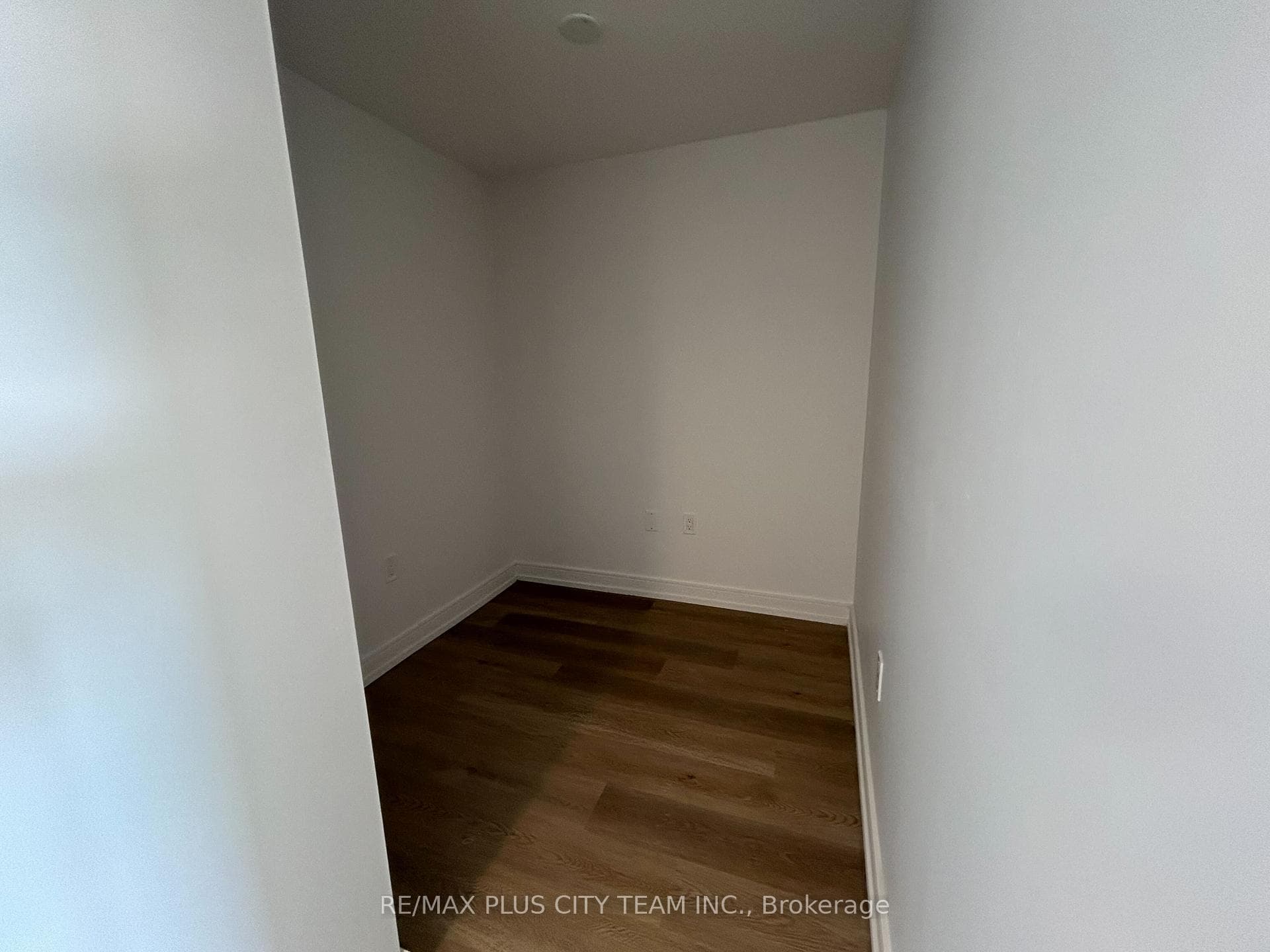 1 Jarvis Street Unit 527 photo 23