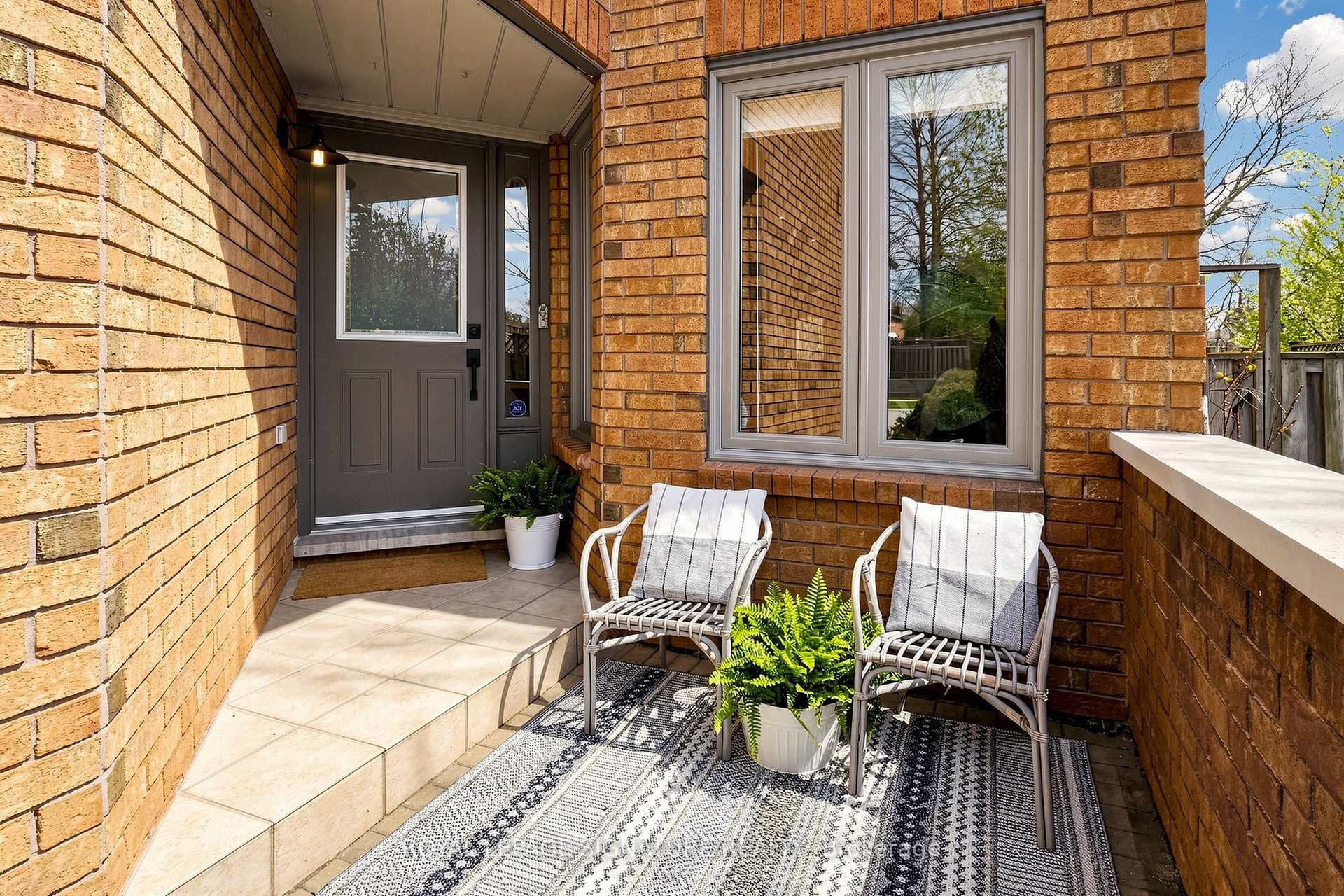 2015 Brays Lane photo 3