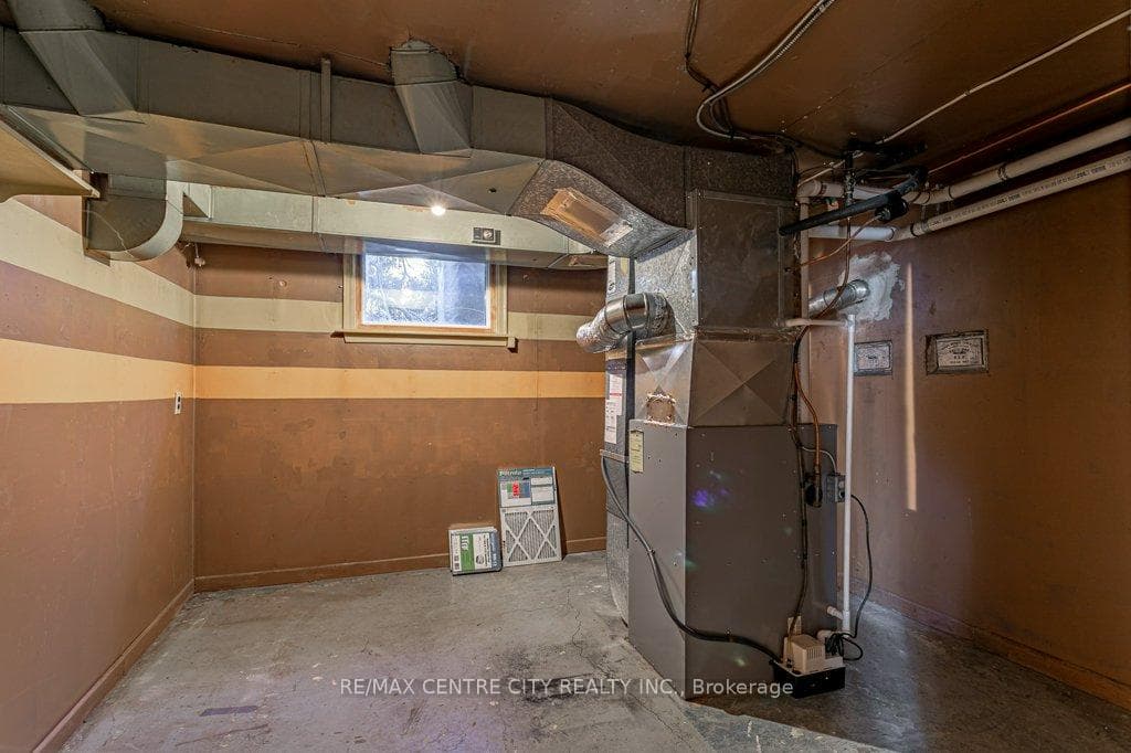1429 Brydges Street photo 25
