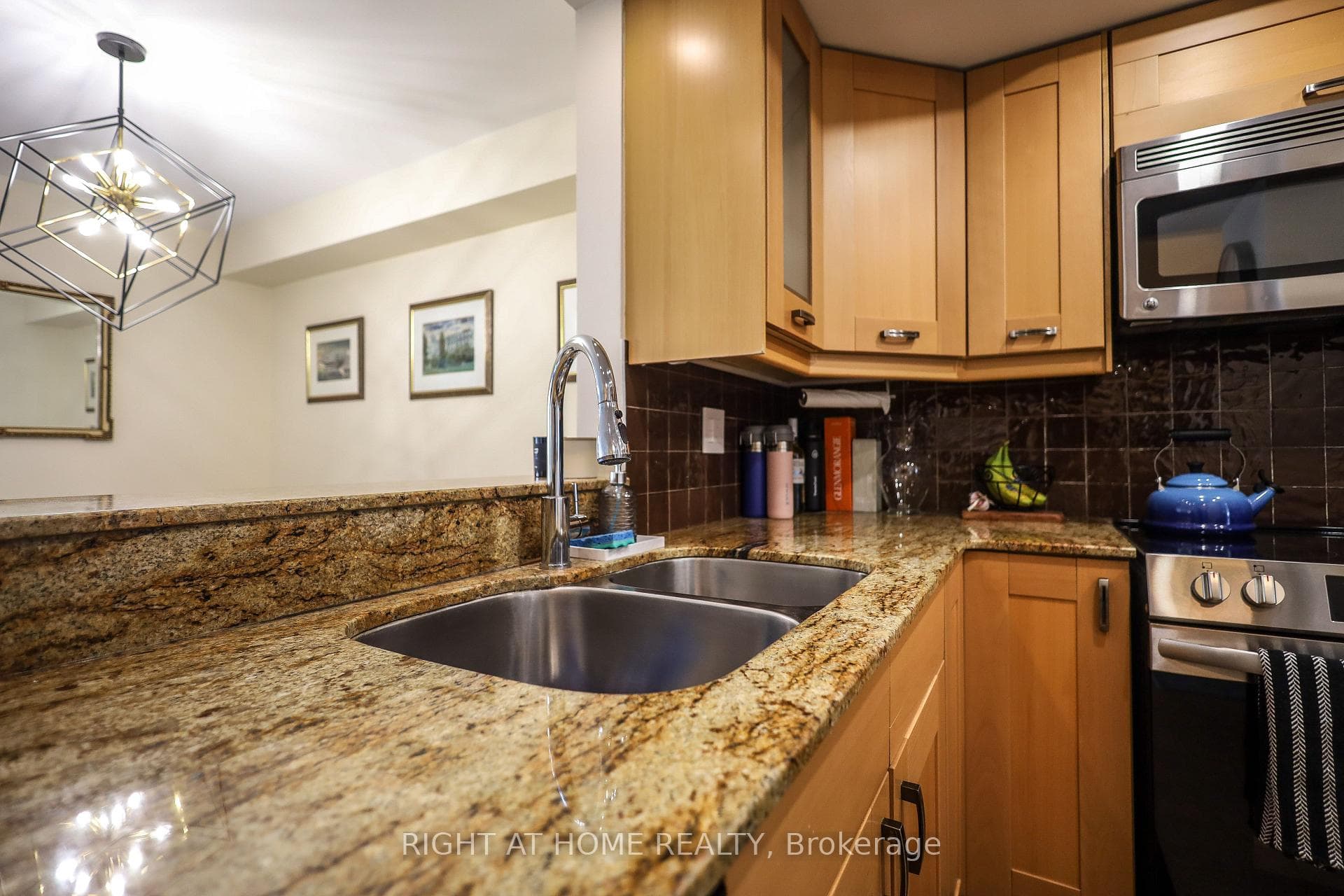 10 Torresdale Avenue Unit 1605 photo 11