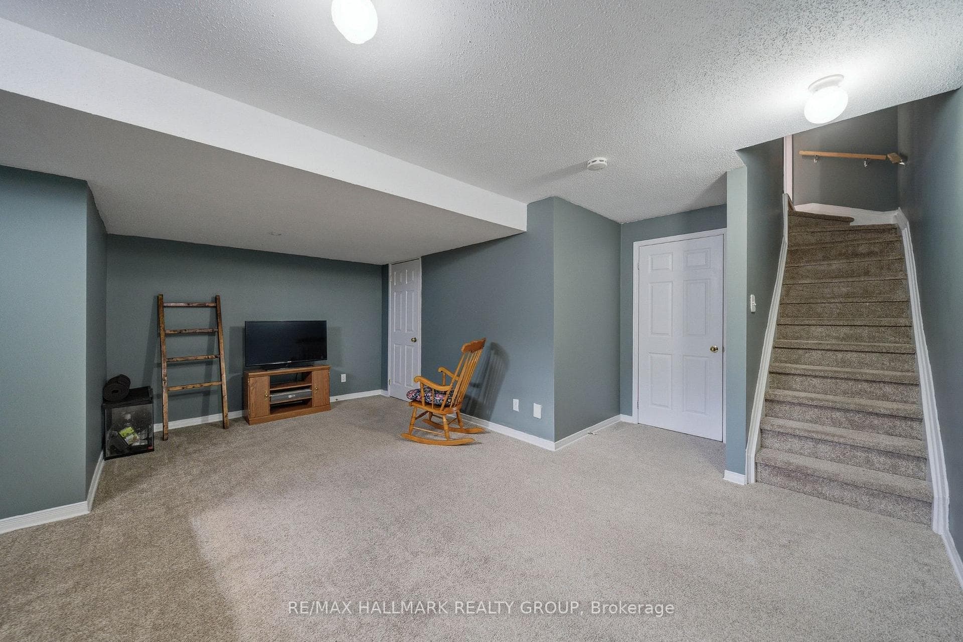 902 Paradise Crescent photo 21