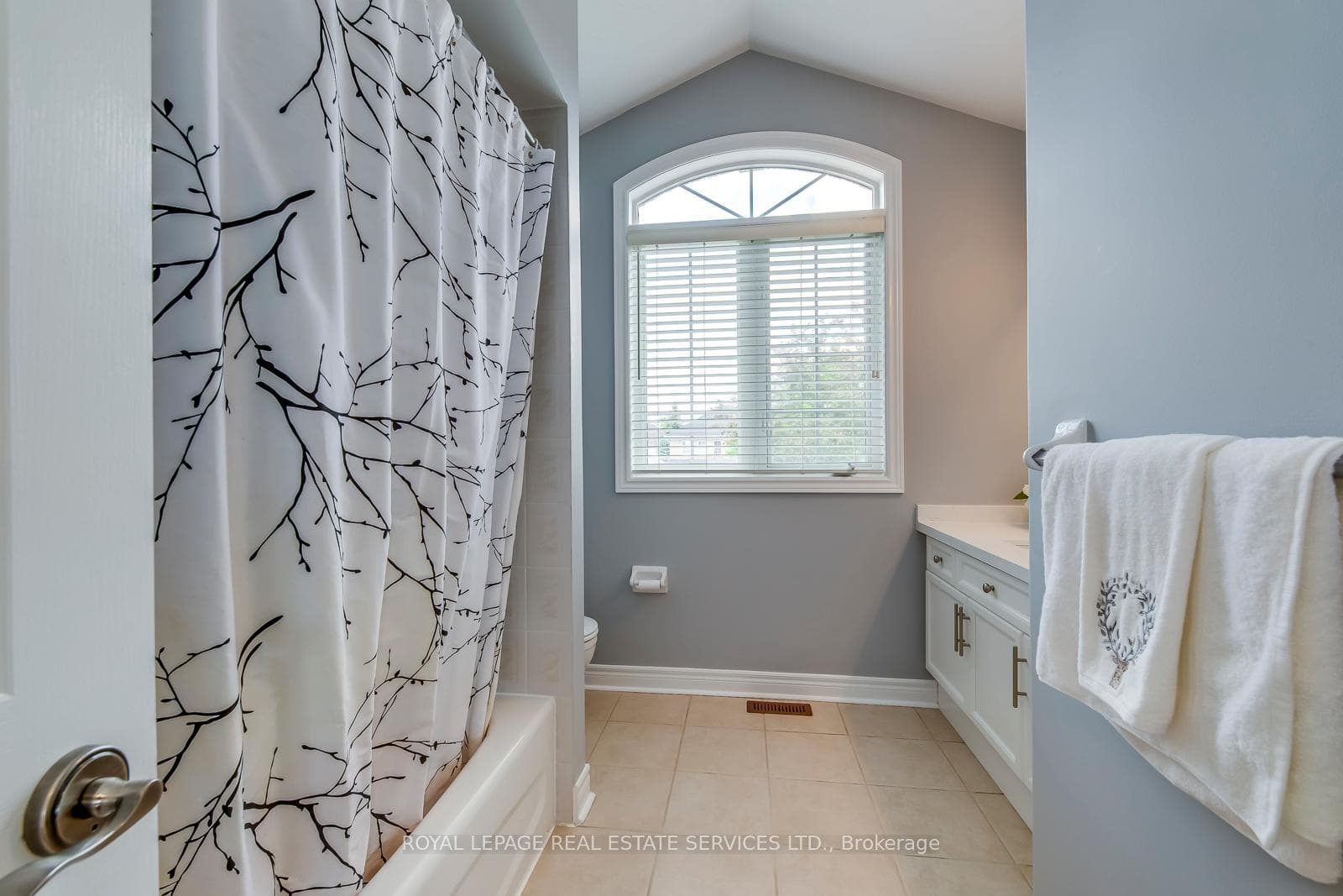 2216 Lapsley Crescent photo 31